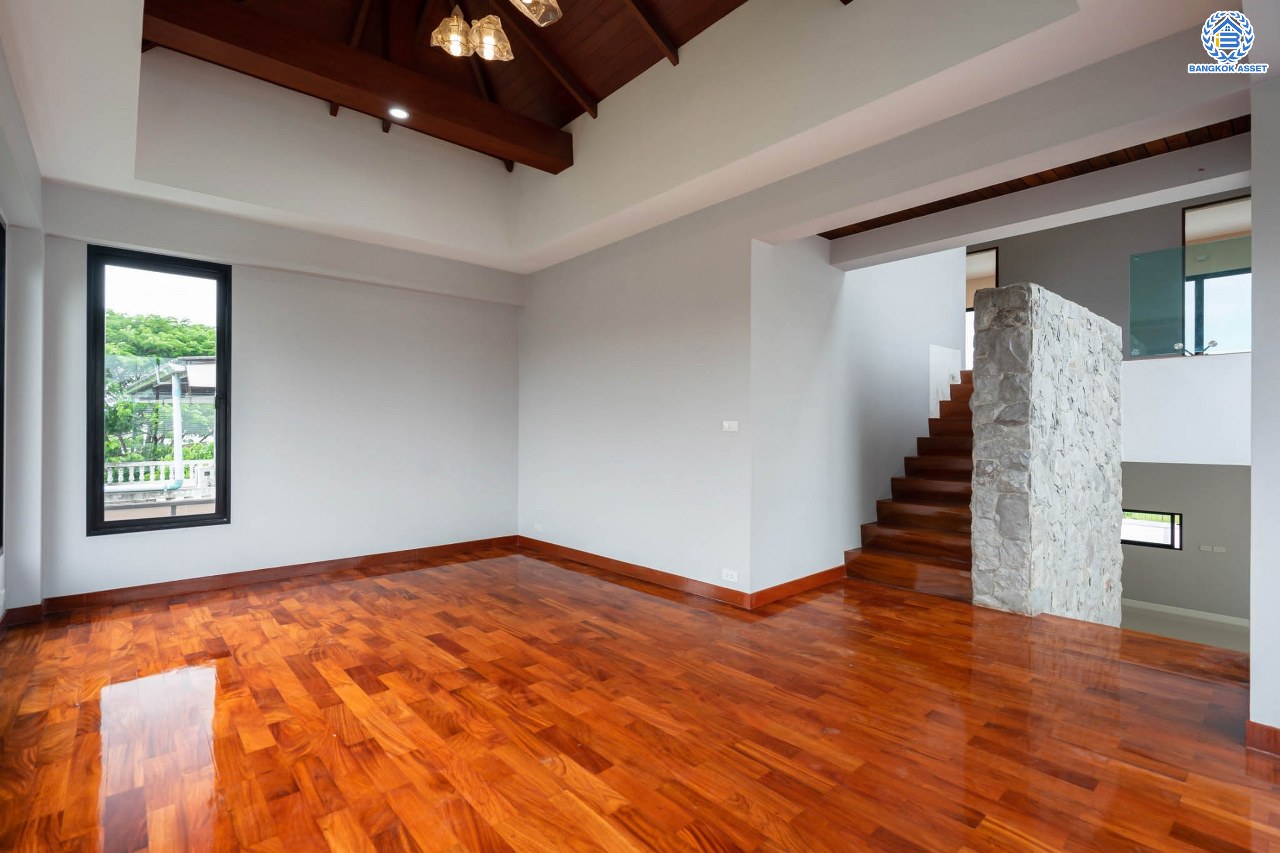 บ้านมือสองตกแต่งใหม่ ม.ซอย พหลโยธิน56 พหลโยธิน บ้านเดี่ยวหลังใหญ่ ภายในตกแต่งหรูหรา บนเนื้อที่เยอะถึง 98.60 ตร.ว. 3 ห้องนอน 3 ห้องน้ำ 2 ที่จอดรถ บรรยากาศเป็นส่วนตัว พร้อมมีสระน้ำในตัว บนพื้นที่กว่า 430 ตร.ม. บนทำเลที่ดี เชื่อมต่อถนน พหลโยธิน, ลำลูกกา, วิภาวดี-รังสิต เดินทางสะดวกใกล้รถไฟฟ้า สถานี "แยก คปอ, คูคต"